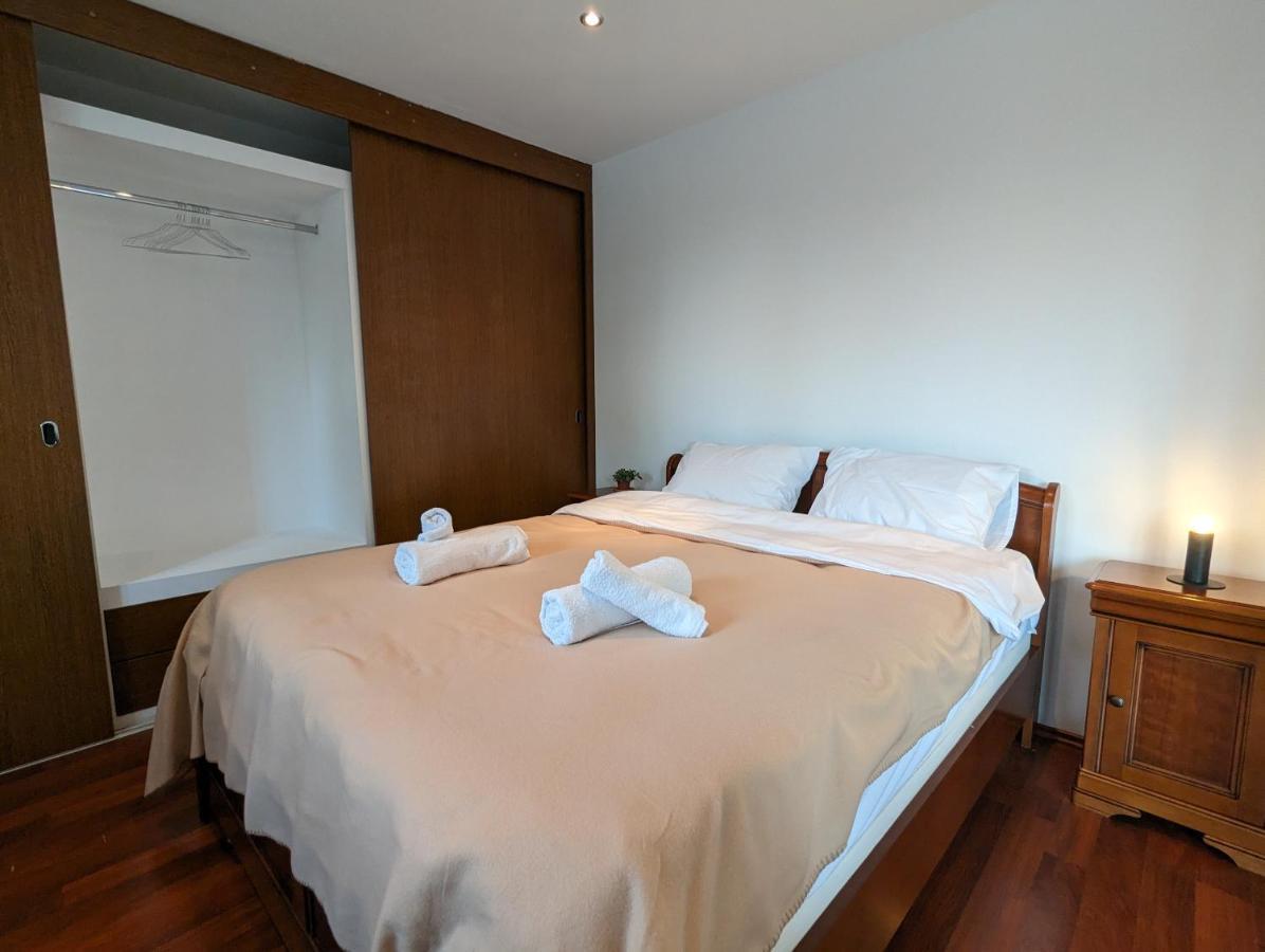 Horizon View Villa - Lakefront Terrace Suite Bukurešť Exteriér fotografie
