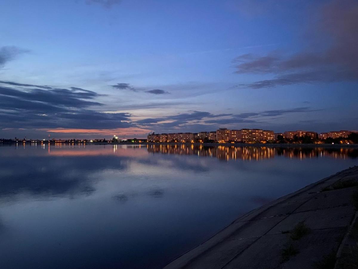 Horizon View Villa - Lakefront Terrace Suite Bukurešť Exteriér fotografie