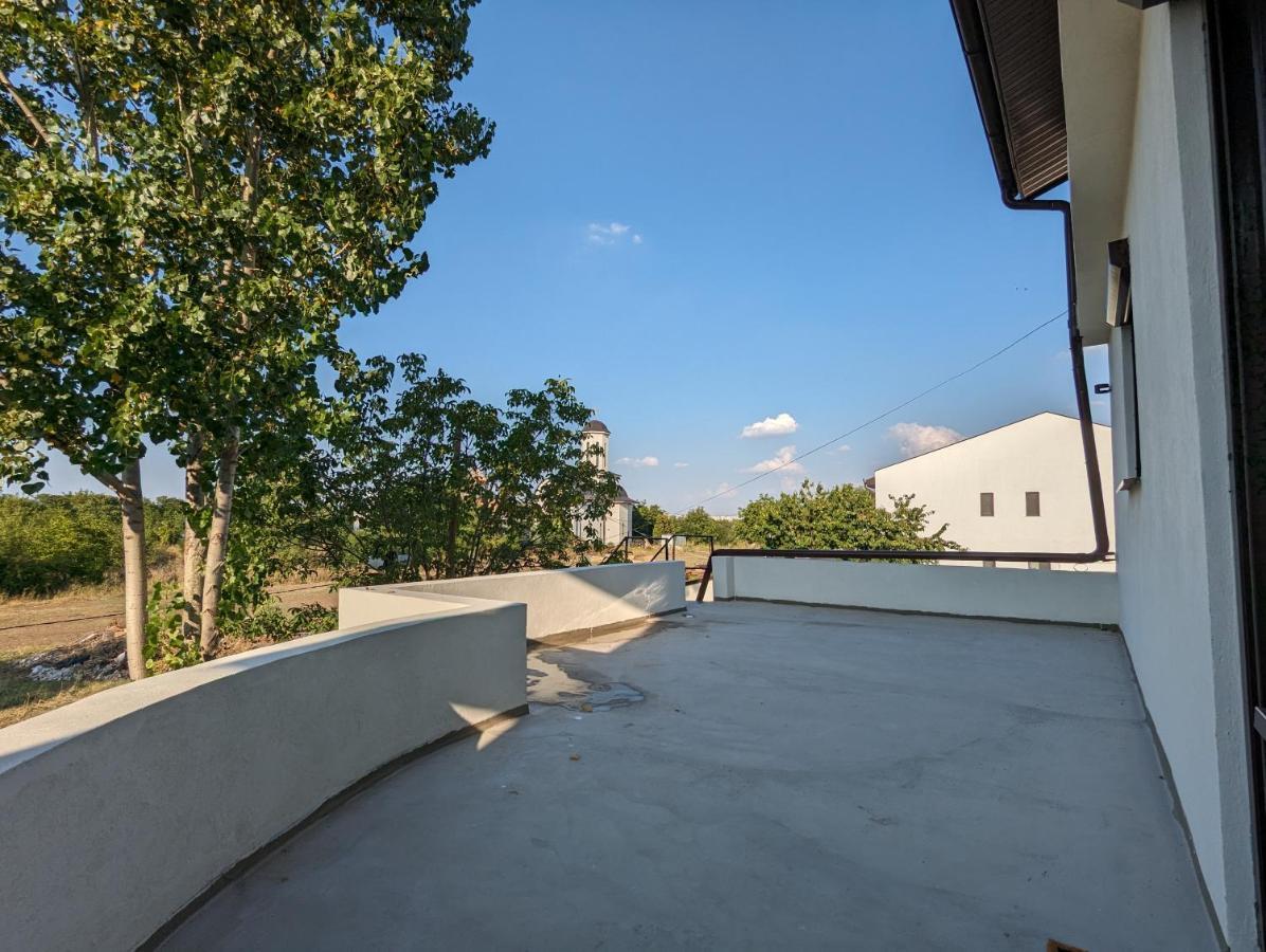 Horizon View Villa - Lakefront Terrace Suite Bukurešť Exteriér fotografie