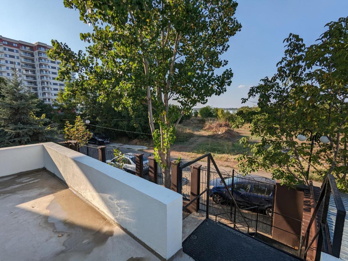 Horizon View Villa - Lakefront Terrace Suite Bukurešť Exteriér fotografie