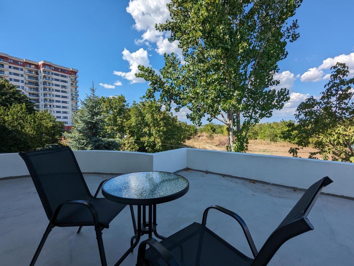 Horizon View Villa - Lakefront Terrace Suite Bukurešť Exteriér fotografie